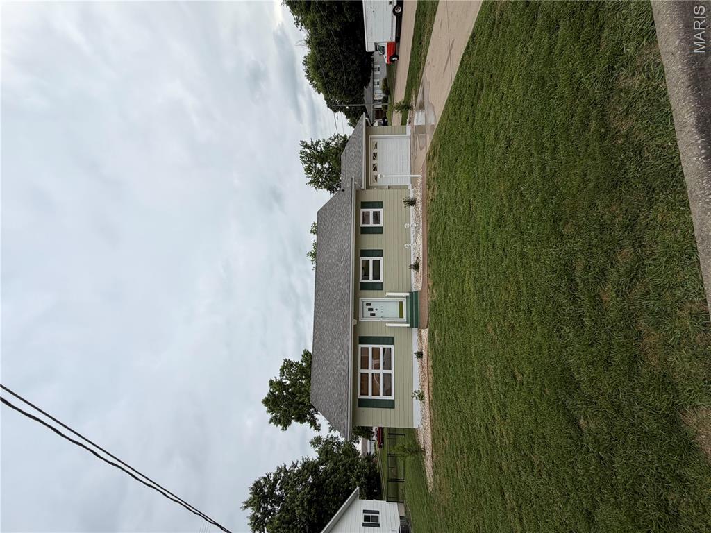 This 3 bedroom 2 full bathroom recently went under renovation with updated landscaping, exterior and interior paint, and new flooring throughout. This is as clean as they come offering ample amount of room including a finished basement with a full bathroom and a large upstairs bedroom.