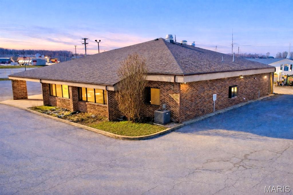 NON SUBDIVISION - Commercial Sale