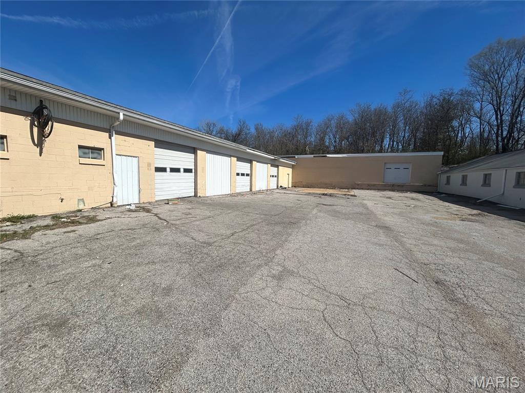Secure a highly visible, flexible warehouse/storage unit on Crystal City’s main road. This open, hard-to-find space is ideal for storage, distribution, contractor equipment, or light industrial uses. 

Key features include:
-Large open interior
-Overhead garage door for easy drive-up loading and unloading
-High frontage and traffic exposure on N Truman Blvd for easy client/driver access

Currently under construction. Expected availability in the near future.  Call now to schedule a preview, receive updates on completion, or discuss lease terms. Early Inquiries encouraged.