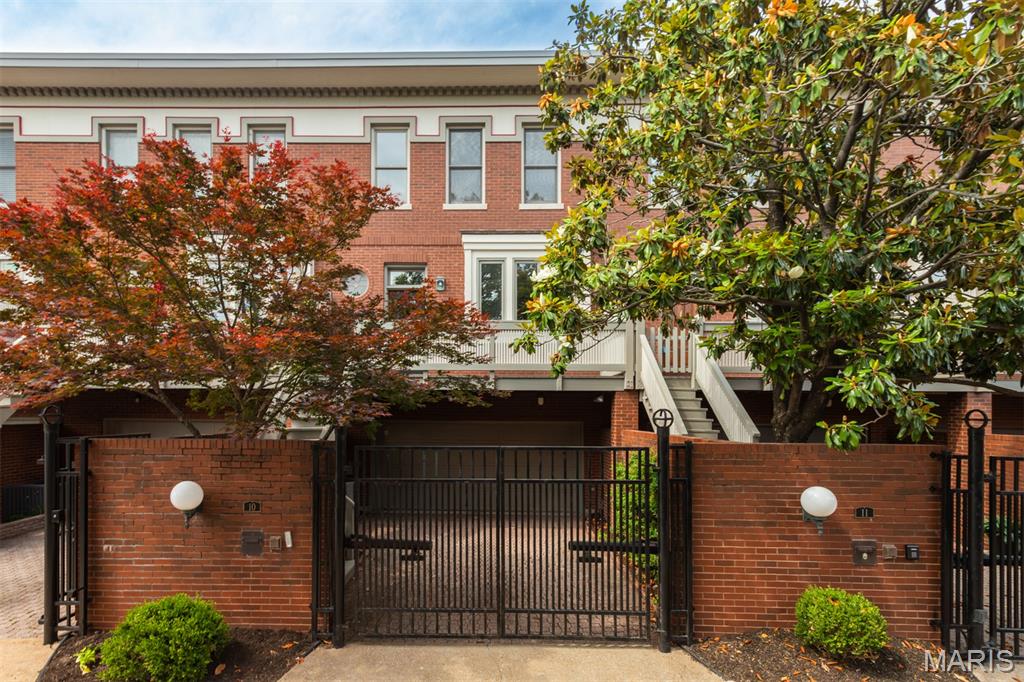 Stylish Central West End Townhome | Designed to Evoke the Chic Mews of London
This beautifully refreshed CWE townhome seamlessly blends the soaring, light-filled interiors of turn-of-the-century West End architecture with the effortless flow of a modern open plan — and it has been meticulously updated from top to bottom. Nearly everything has been touched: new roof, gutters, downspouts, fresh drywall, updated electrical, new carpet on the lower and second levels, and refinished hardwood floors on the main floor. Move-in ready doesn't begin to cover it.
The heart of the home is a gracious open living and dining room, featuring built-in bookcases, a cozy gas fireplace, and generous natural light that flows beautifully throughout. The open kitchen is outfitted with newer appliances, solid-surface countertops, and generous storage — perfect for both everyday living and effortless entertaining. Upstairs, you'll find two spacious bedrooms, each with its own updated en suite bath and larger closets, plus the convenience of upper-level laundry.
The lower level offers flexible space perfect as a home office, media room, or guest suite. Step through the French doors to your private, fenced patio — a charming garden sanctuary bursting with color and life, where you can unwind among beautiful plantings at the end of the day. A fence (coming soon as part of settlement improvements) will add the perfect finishing touch to this lovely outdoor retreat.
Beyond your front door, residents enjoy exclusive access to pickleball and tennis courts and a private pool — newly reimagined with a fresh pool deck and patio, lush new plantings, and a beautifully refurbished pool house.
All of this, just steps from everything that makes the Central West End one of St. Louis's most beloved neighborhoods — Forest Park, acclaimed restaurants, boutique shops, Straub's Market, and so much more.
This one won't last — come see it for yourself
