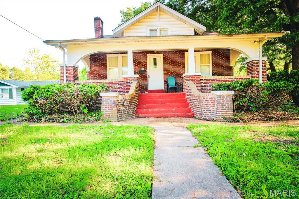 Welcome to 206 Crown Drive! This well-maintained property offers comfortable living for a family or a reliable income opportunity for investors . Located in a convenient, sought-after neighborhood, it’s close to local amenities, schools, and public transportation, making it an attractive option for home owners or long term tenants. ****The Sellers updated flooring and other essential components making the property solid and functional for years to come**** 
***currently occupied with a great tenant with rent being paid consistently on time at $1100 a month**