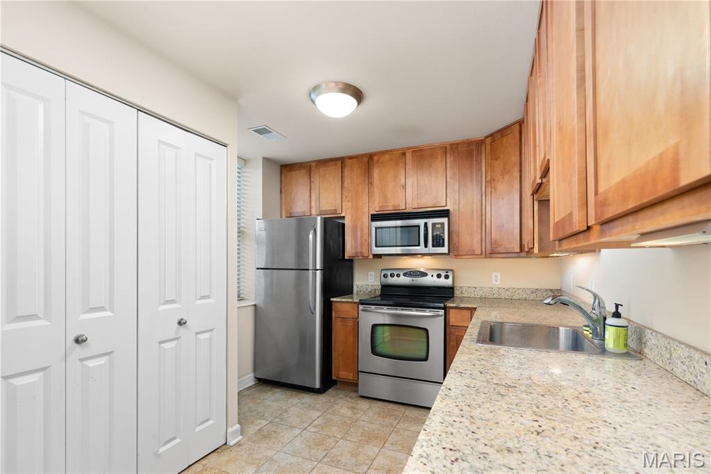 Pershing Ave Condo - Residential Lease