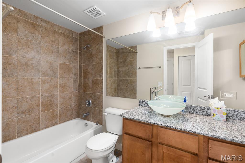 Pershing Ave Condo - Residential Lease