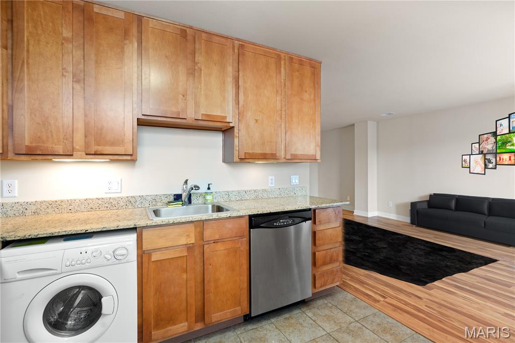 Pershing Ave Condo - Residential Lease