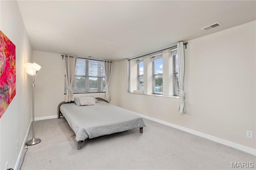 Pershing Ave Condo - Residential Lease