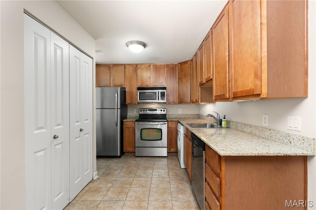 Pershing Ave Condo - Residential Lease