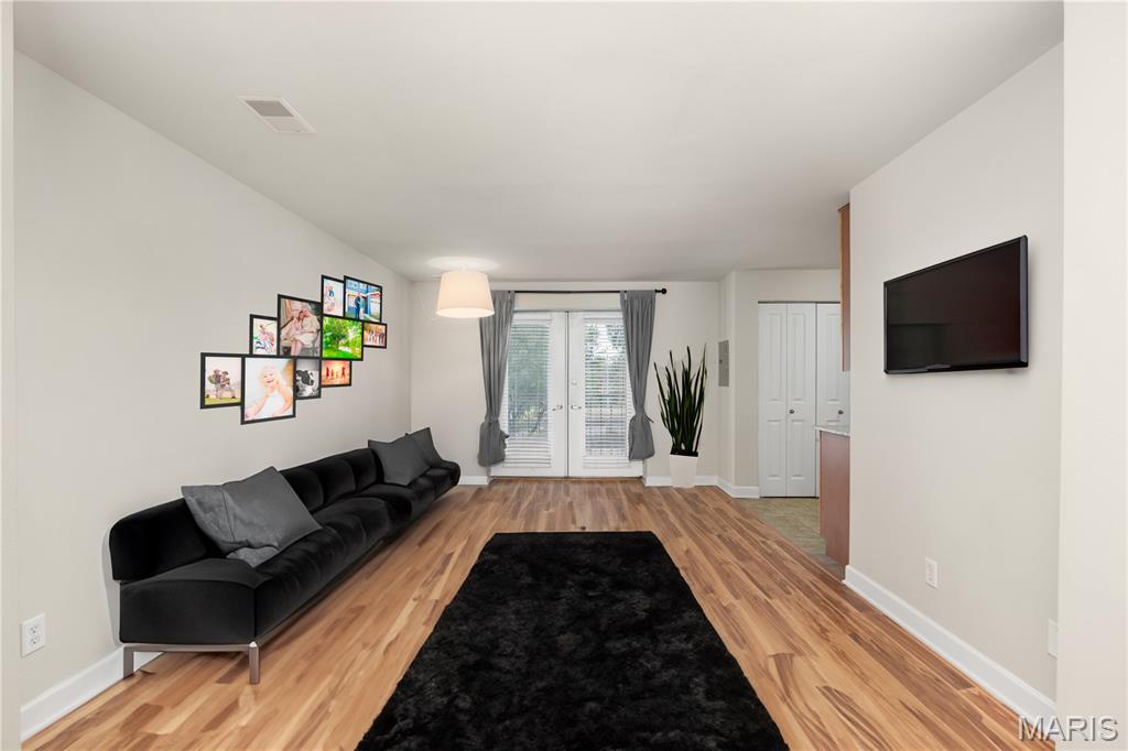 Pershing Ave Condo - Residential Lease