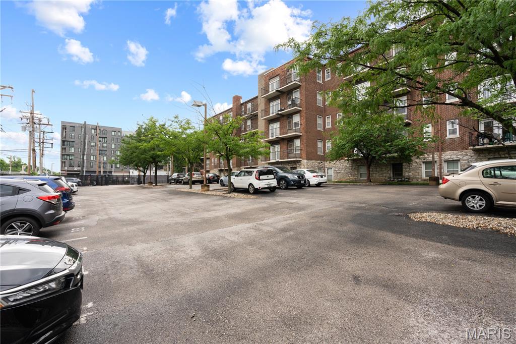 Pershing Ave Condo - Residential Lease