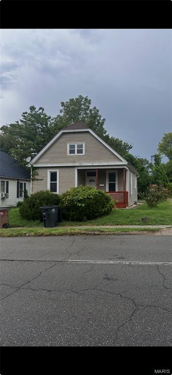 3 bedroom 1 bath home with central air!  Off street parking, Franklin School District, main level laundry.