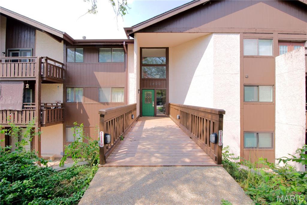 Darling and clean vaulted 2 bedroom 2 bath garden unit. Newley updated 200 amp electric breaker box (new wired smoke alarms, and outlets). Programable Wi-Fi thermostat. New garbage disposal. Primary bedroom has walk-in closet and full bathroom. Newer gas water heater. Close to highway, restaurants, and shopping. Easy to show.
