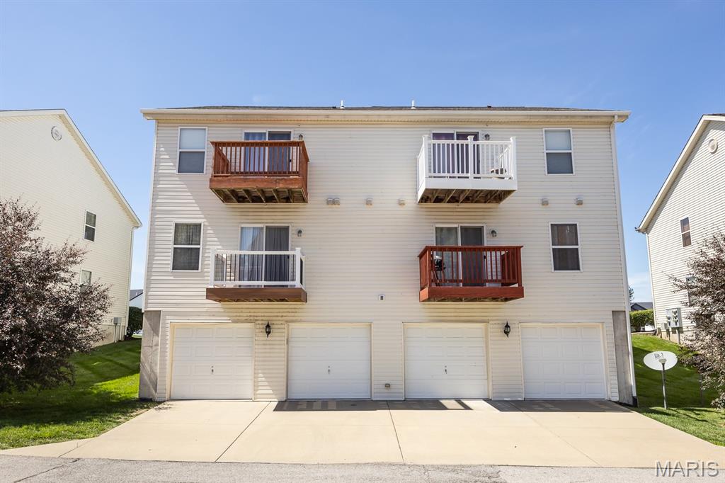 Carlyle Lndg/Ftn Place Add Condo - Residential
