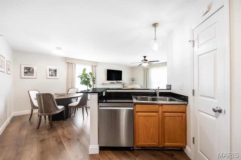 Carlyle Lndg/Ftn Place Add Condo - Residential