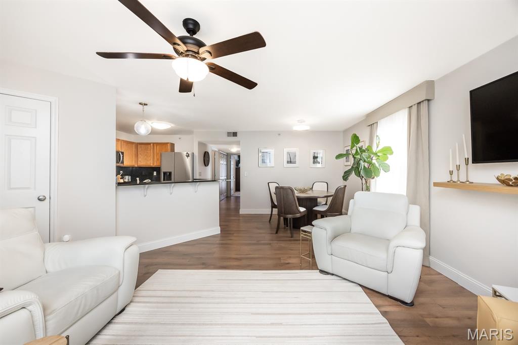Carlyle Lndg/Ftn Place Add Condo - Residential