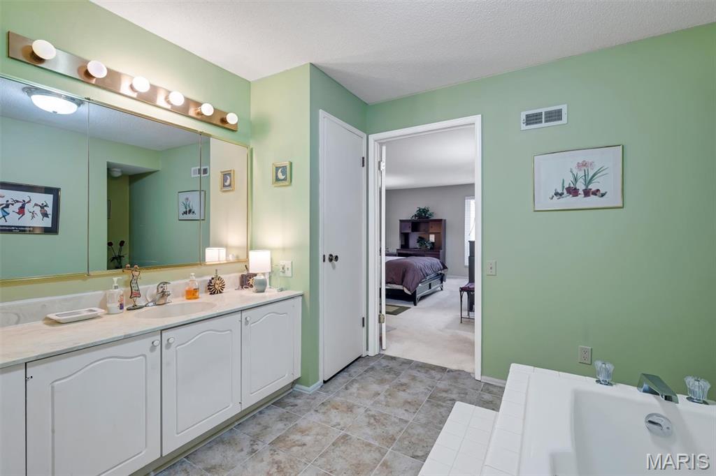 Coeur De Royale Condo Ph 2 1st - Residential