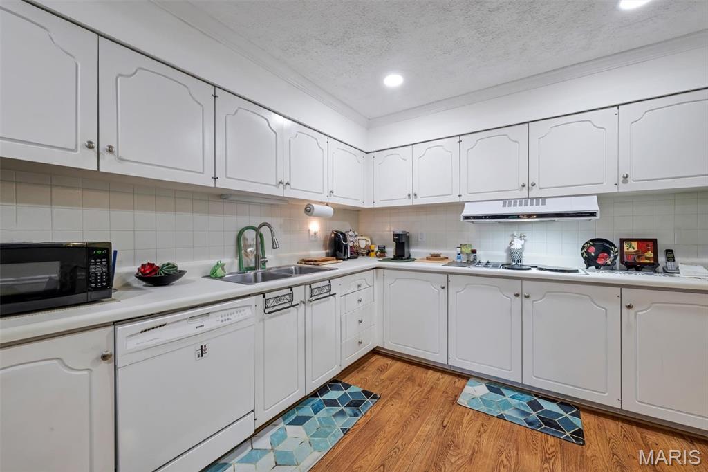 Coeur De Royale Condo Ph 2 1st - Residential