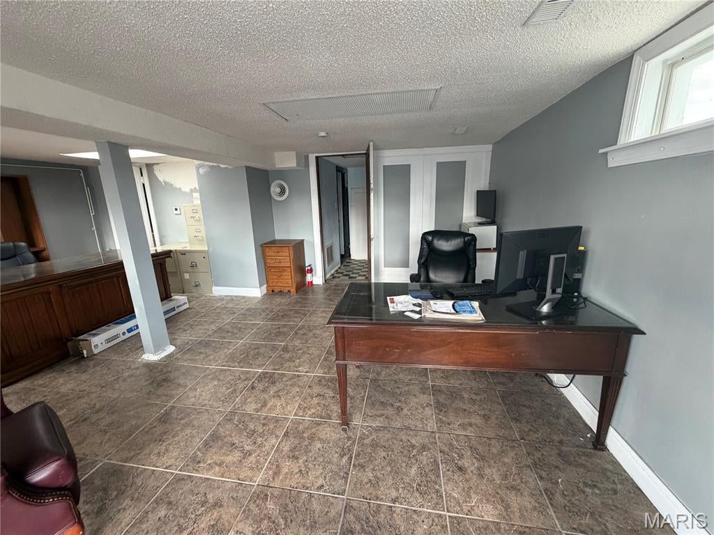 Lucas L Add 01 - Commercial Lease