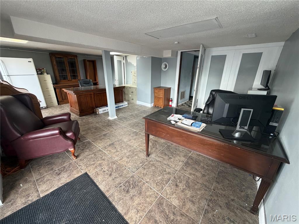 Lucas L Add 01 - Commercial Lease