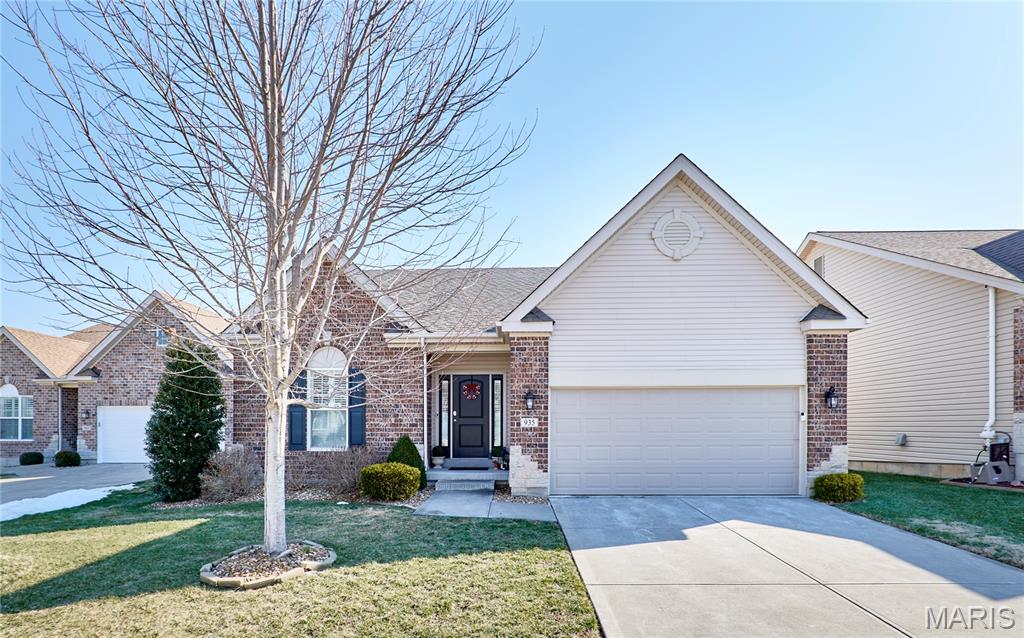Must see, move in ready detached villa in Lake St. Louis.  Main floor boast an open floor plan with wood floors, family room with a gas fire place, kitchen with 42 inch cabinets, solid surface counter tops and more.  Main floor master bedroom suite with separate shower and tup along with large walk-in-closet.  Main also includes an additional bedroom and full bath.  Finished basement includes and additional recreation area, full bedroom and full bath plus plenty of additional unfinished space for storage.  

Low monthly HOA fees of just $180 which covers landscaping, irrigation, lawn care, sewer, trash, snow removal and more.  Additional annual HOA fee of $350 includes access to the Ridgepoint swimming pool, clubhouse and tennis courts.