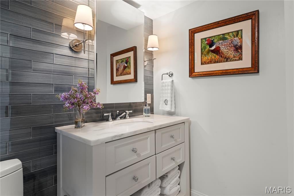 Hanley Towers Apts Condo - Residential