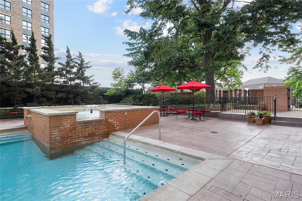 Hanley Towers Apts Condo - Residential