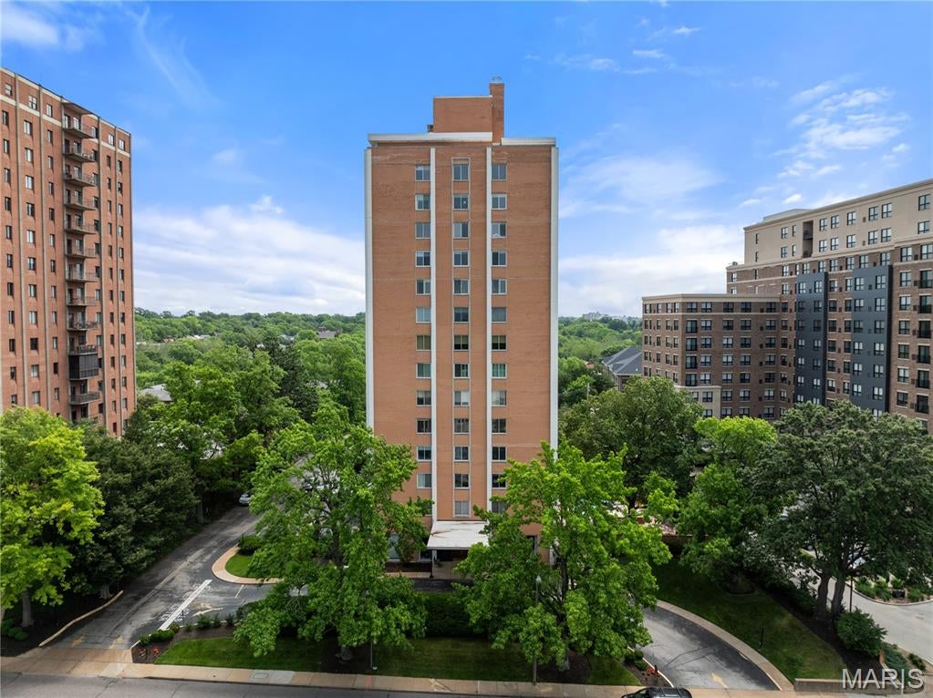 Hanley Towers Apts Condo - Residential