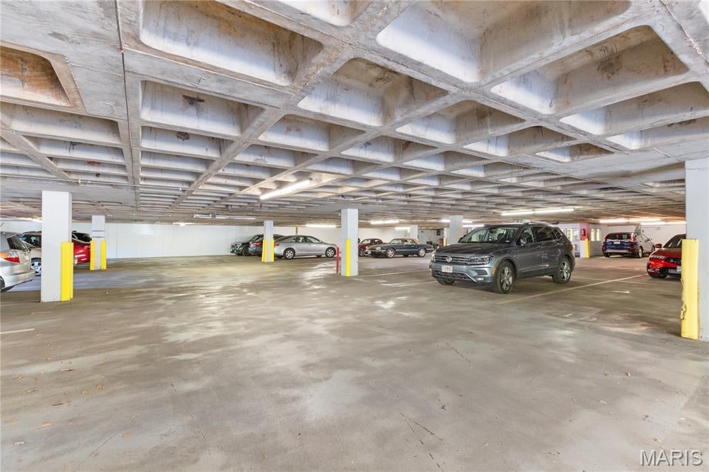 Hanley Towers Apts Condo - Residential