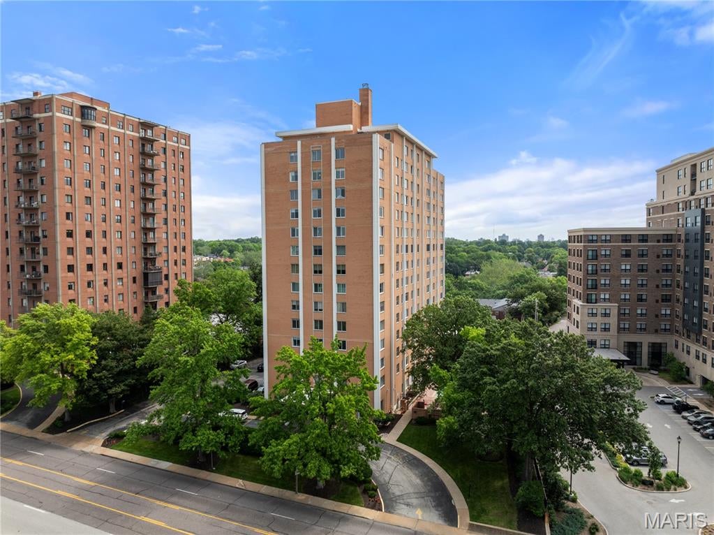 Hanley Towers Apts Condo - Residential