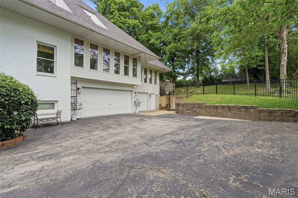 Town & Country Manor - Residential