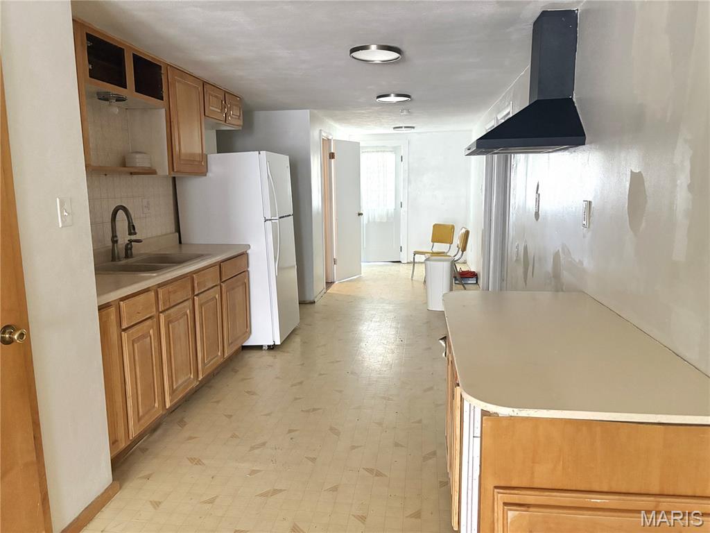 City/Rosebud - Commercial Sale