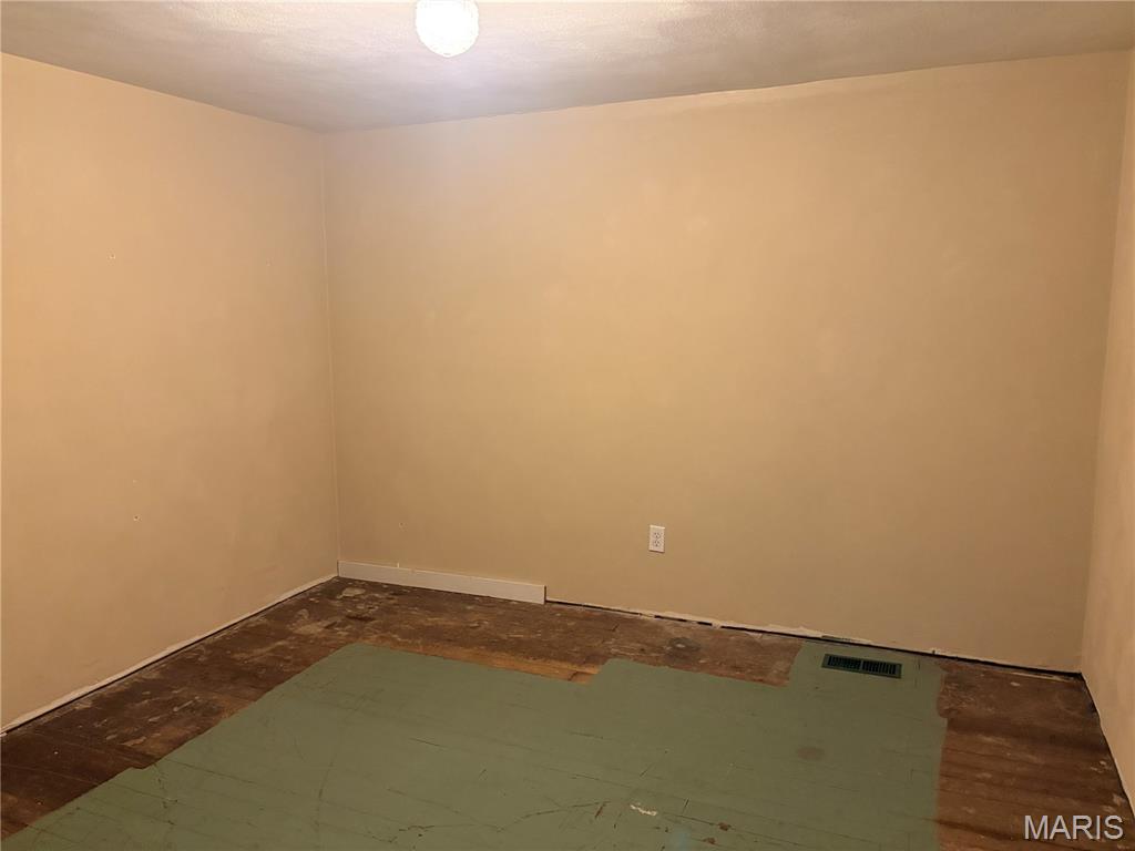 City/Rosebud - Commercial Sale