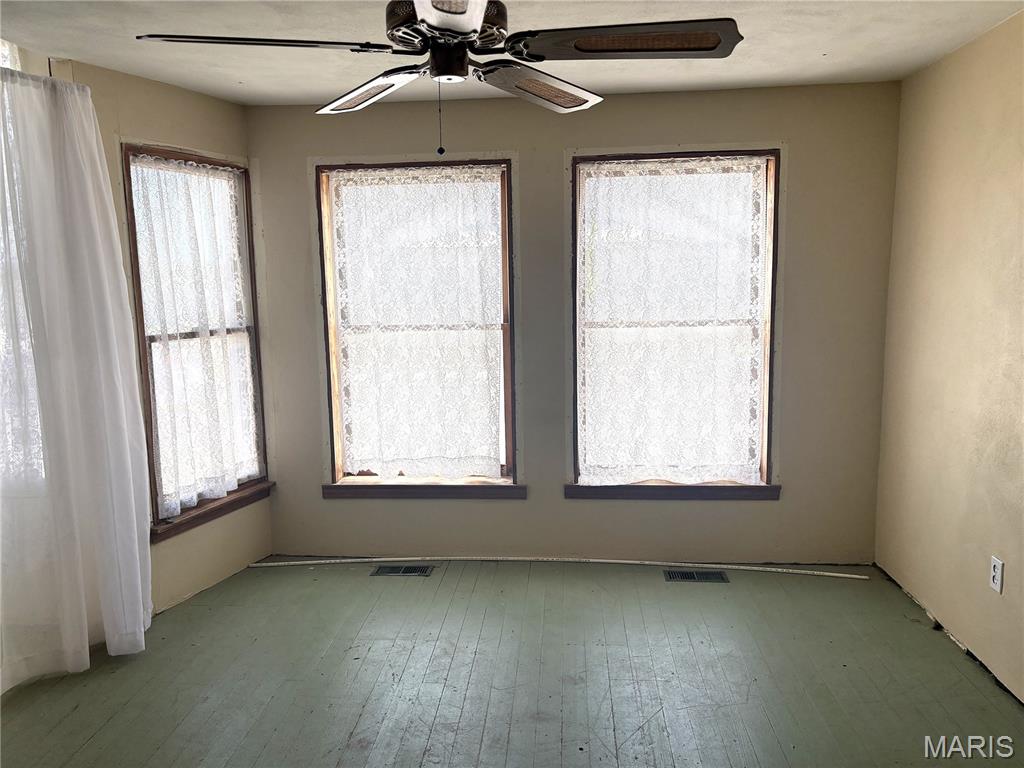 City/Rosebud - Commercial Sale