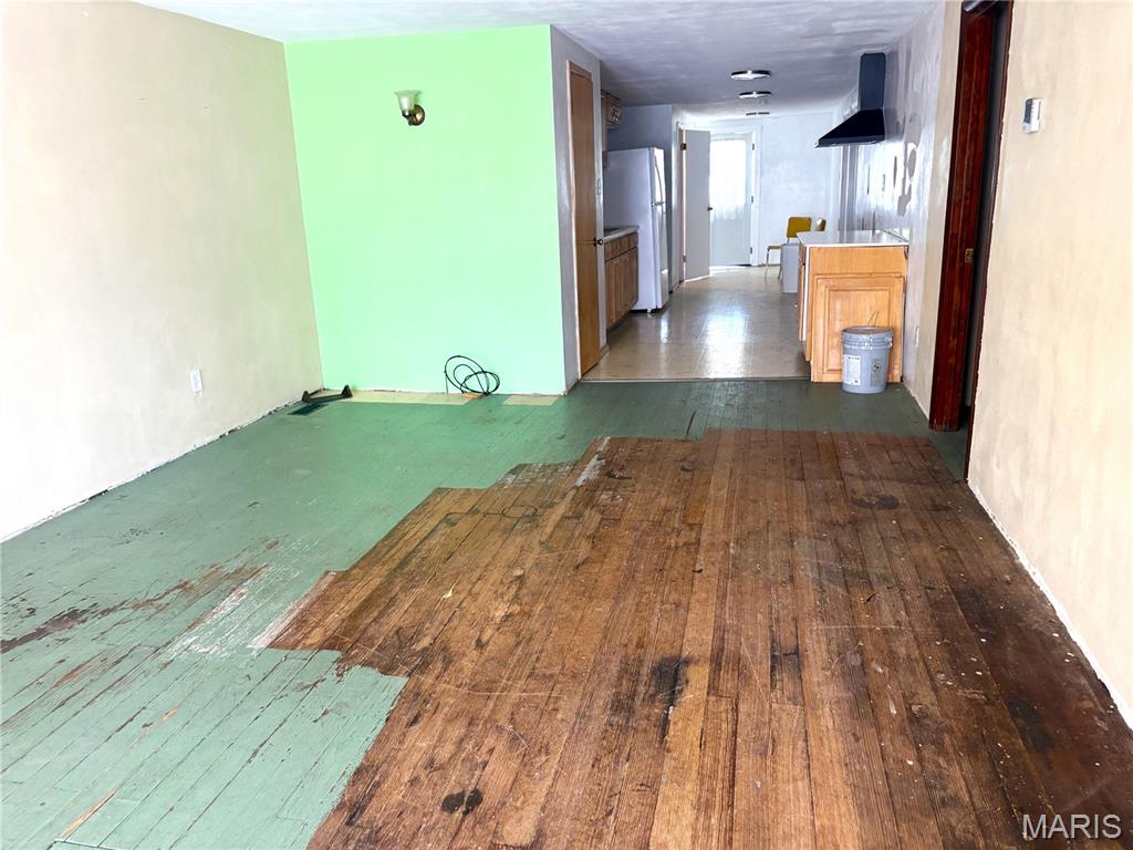 City/Rosebud - Commercial Sale