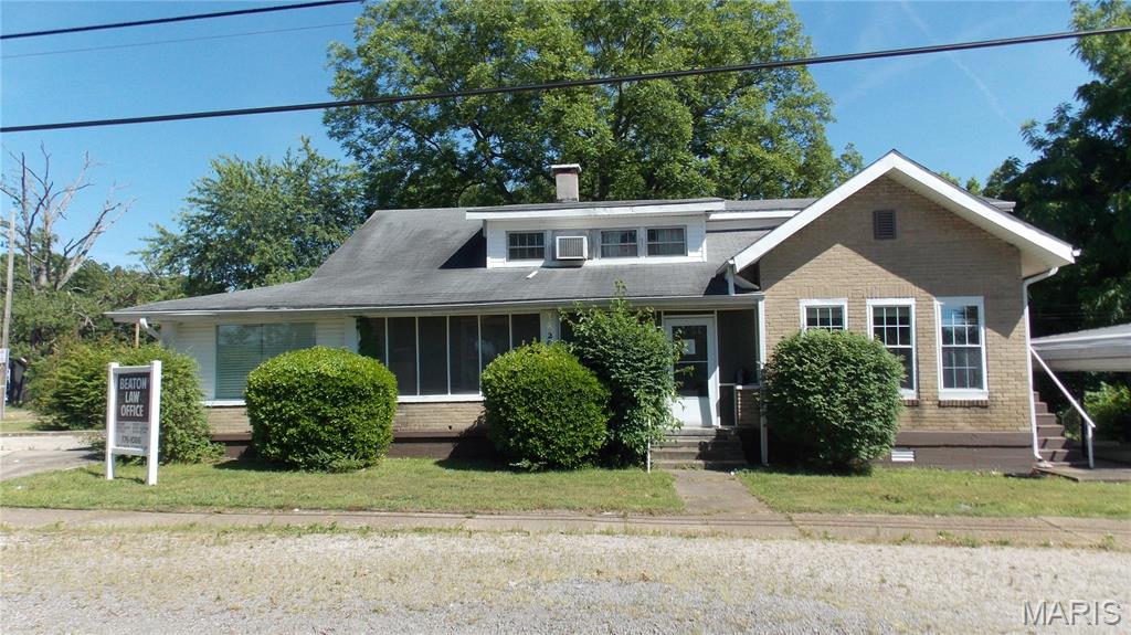 Multi-use building in a good location, one block off Westwood Blvd. The building has been a law office, and upstairs has an apartment needing repairs. There are 4 offices, 25x7, 14x7, 16x11, 13x13 a 15x13 reception area, and a 13x13 office. It has a full kitchen with appliances, 2 bathrooms, and a laundry area. All on the main floor.
