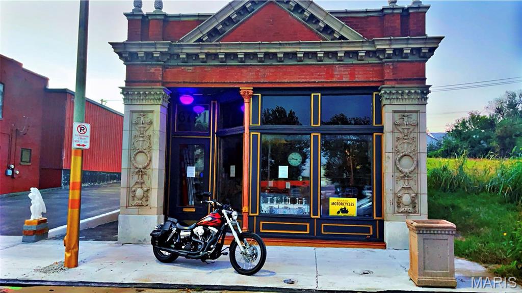 Carondelet Neighborhood - Commercial Sale
