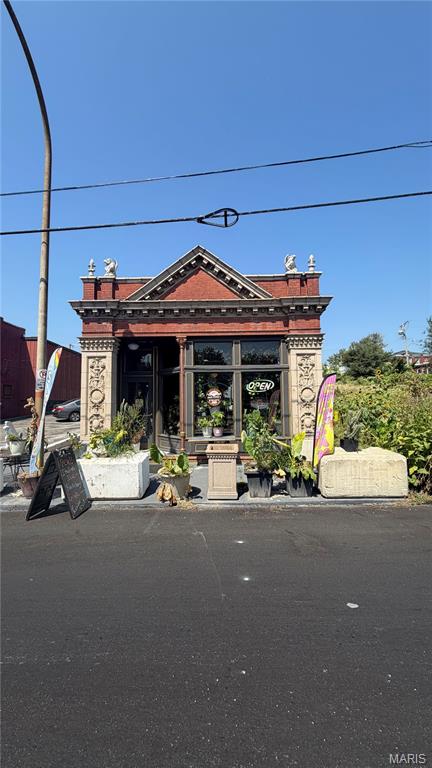 Carondelet Neighborhood - Commercial Sale
