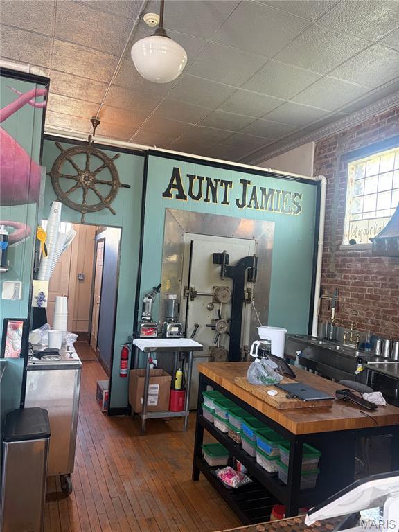 Carondelet Neighborhood - Commercial Sale