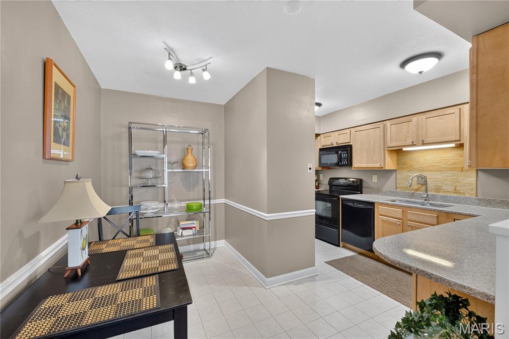 Hanley Towers Apts Condo - Residential