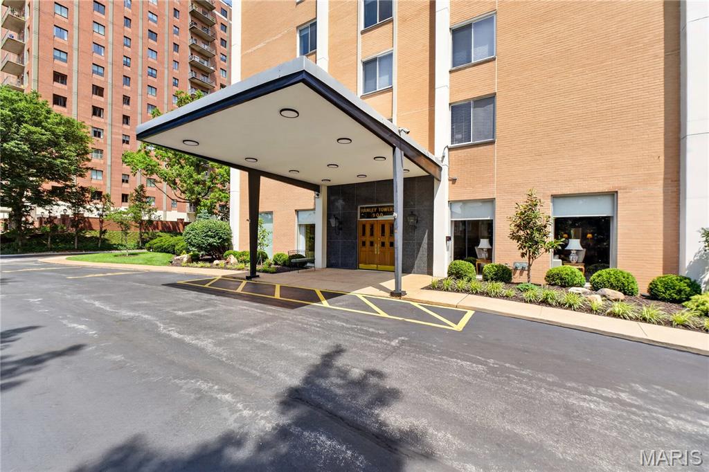 Hanley Towers Apts Condo - Residential