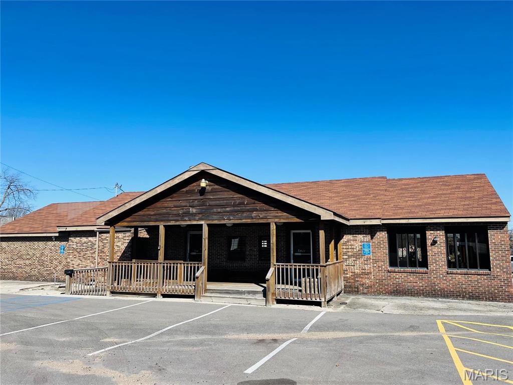 Location and value ready for your business needs or expansion. Over 6900 square feet this mostly all brick building is situated close to town square and near the traffic arteries of Salem. Asphalt parking lot with over 16 spaces, with lighted signage on Main Street. 
This building has kitchen facilities, and some equipment. Walk in cooler and freezer. 600 AMP service. Three individual heating and cooling units. Multiple restrooms, back office space, meeting rooms, and more. Be sure to see this property in person, impressive value! Get busy, as this opportunity for this much value won't last long! Owner may consider a lease option. Location: City, High Traffic