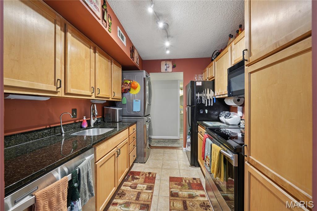 Brentwood Forest Condo - Residential