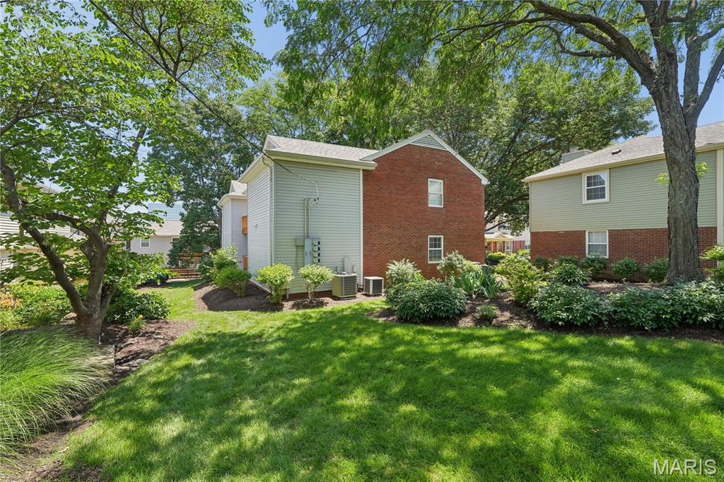 Brentwood Forest Condo - Residential