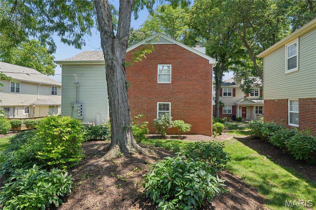 Brentwood Forest Condo - Residential