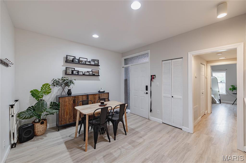 Hampshire Square Condo - Residential