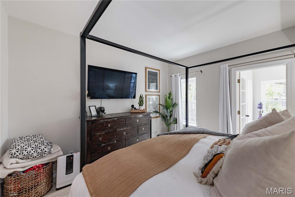 Hampshire Square Condo - Residential