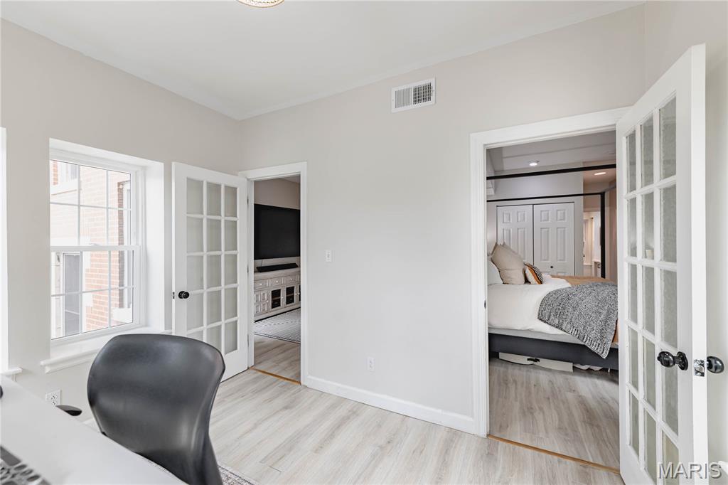 Hampshire Square Condo - Residential