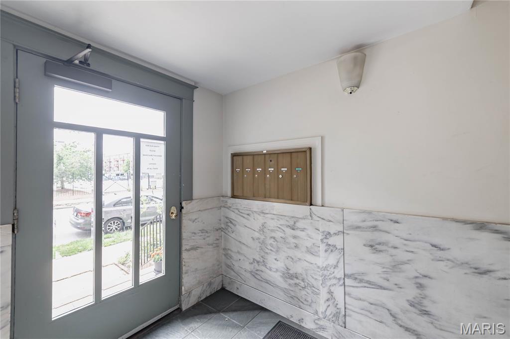 Hampshire Square Condo - Residential
