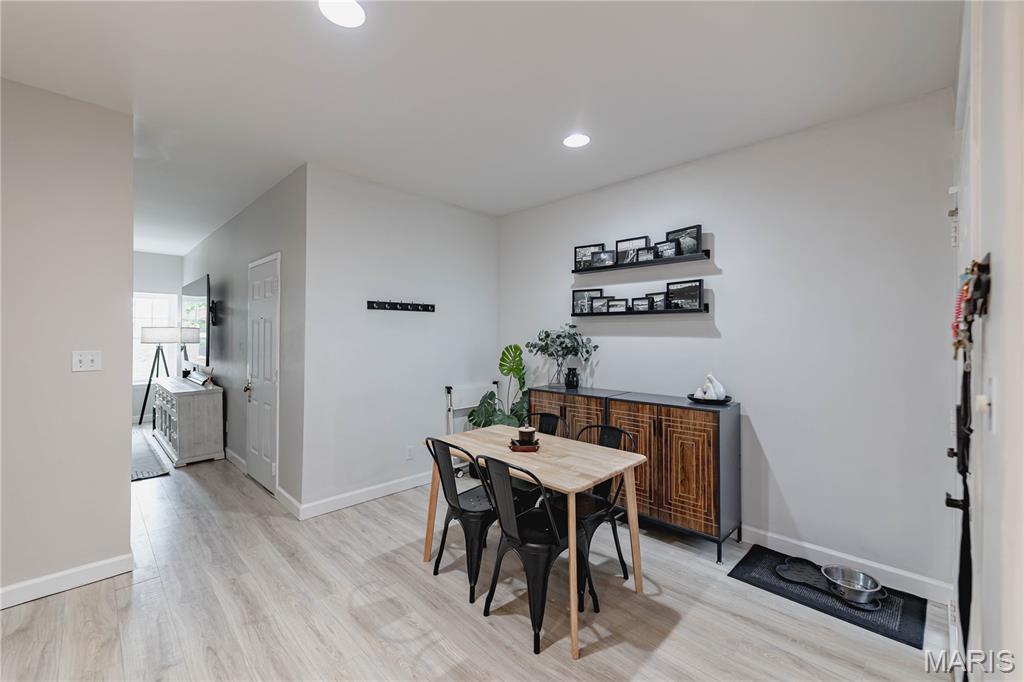 Hampshire Square Condo - Residential