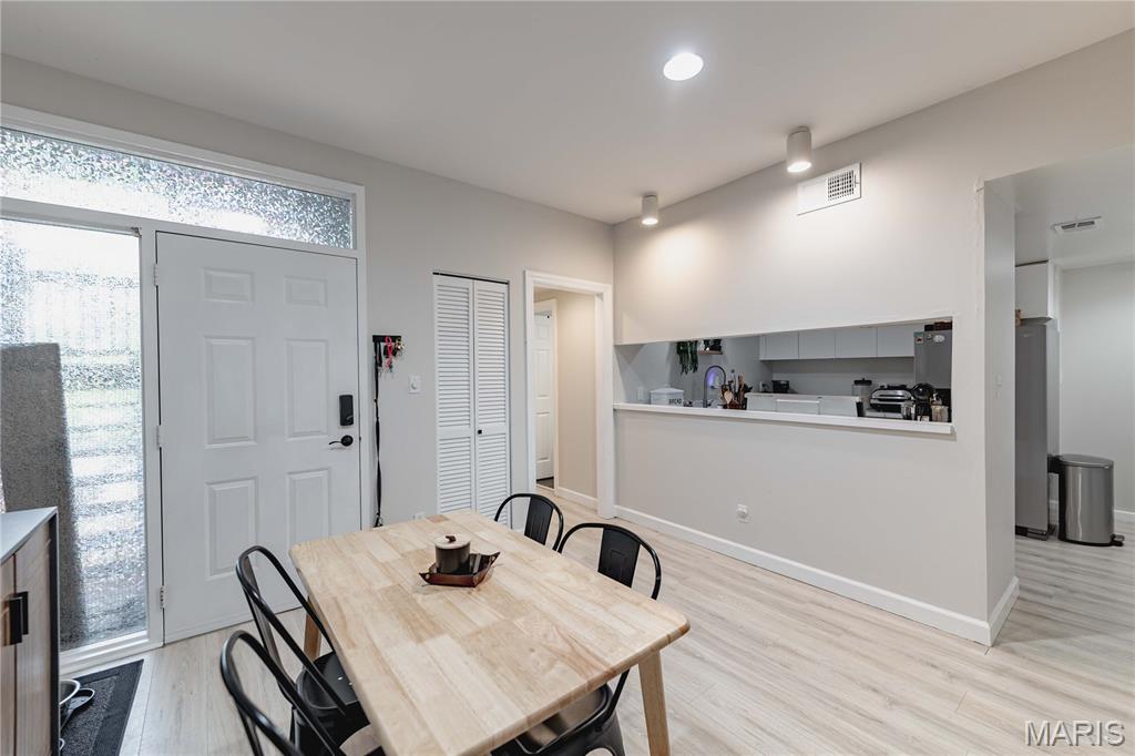Hampshire Square Condo - Residential