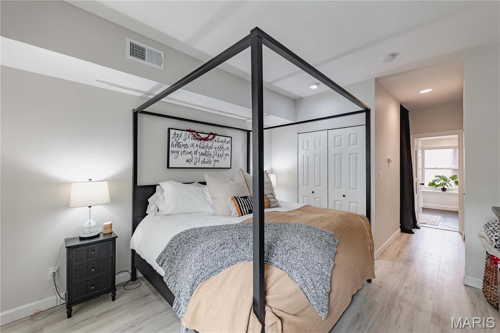Hampshire Square Condo - Residential