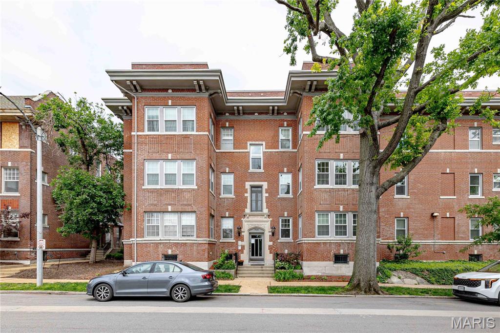 Hampshire Square Condo - Residential